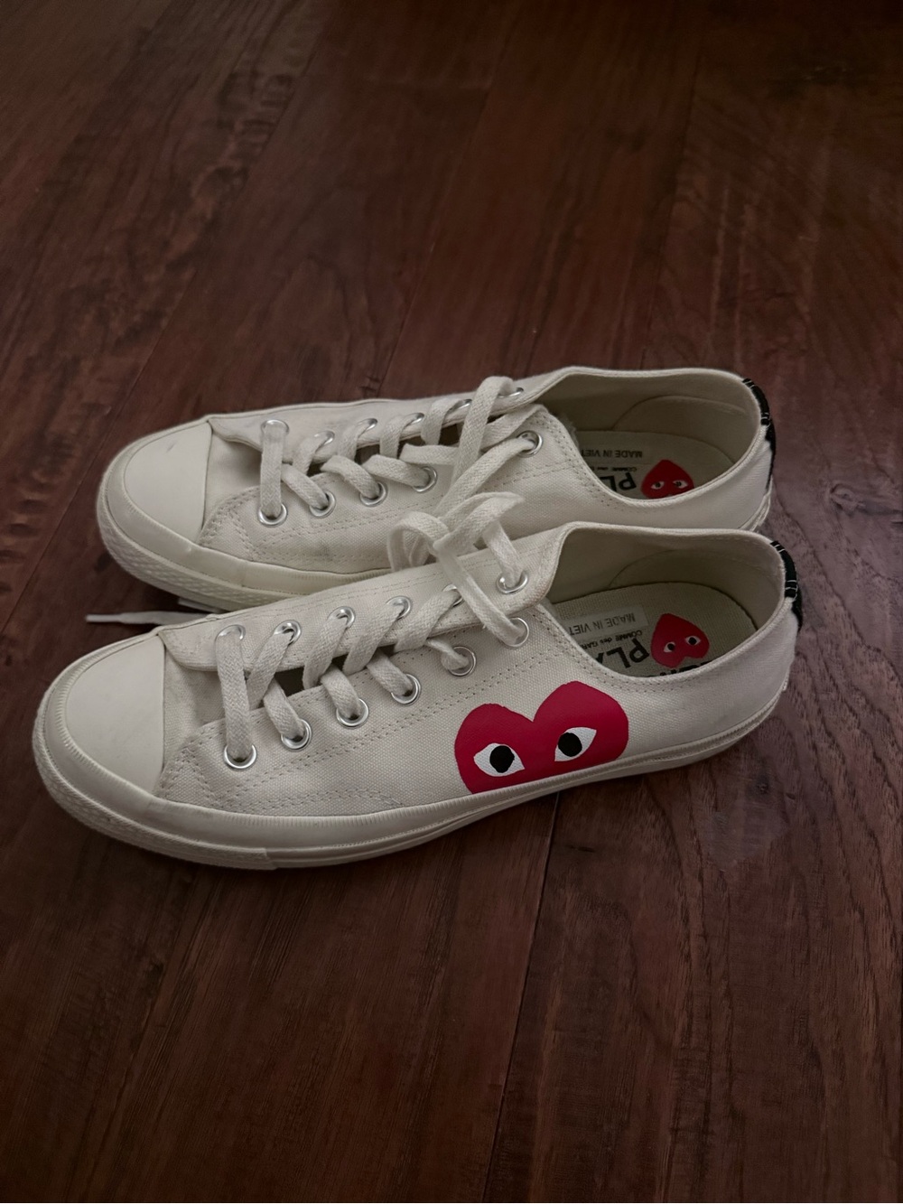 Comme des Garçons White Canvas Low-Top Sneakers with Red Heart
